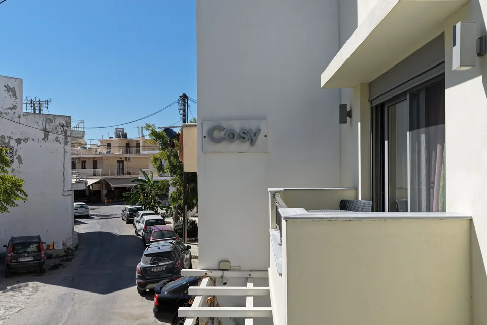 The exterior of the Cosy house on a quiet street in Kardamena