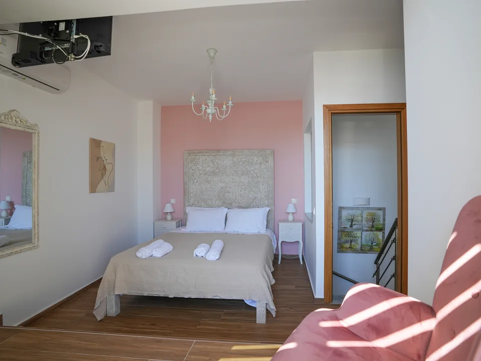 Bedroom with sofa and mirror on the upper floor