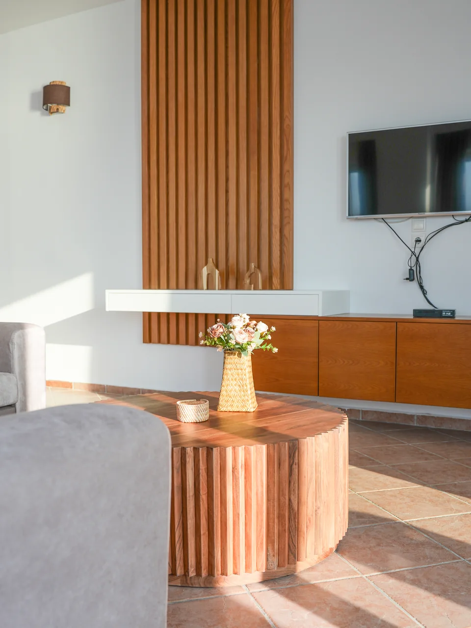 Seating corner with television and fresh flowers