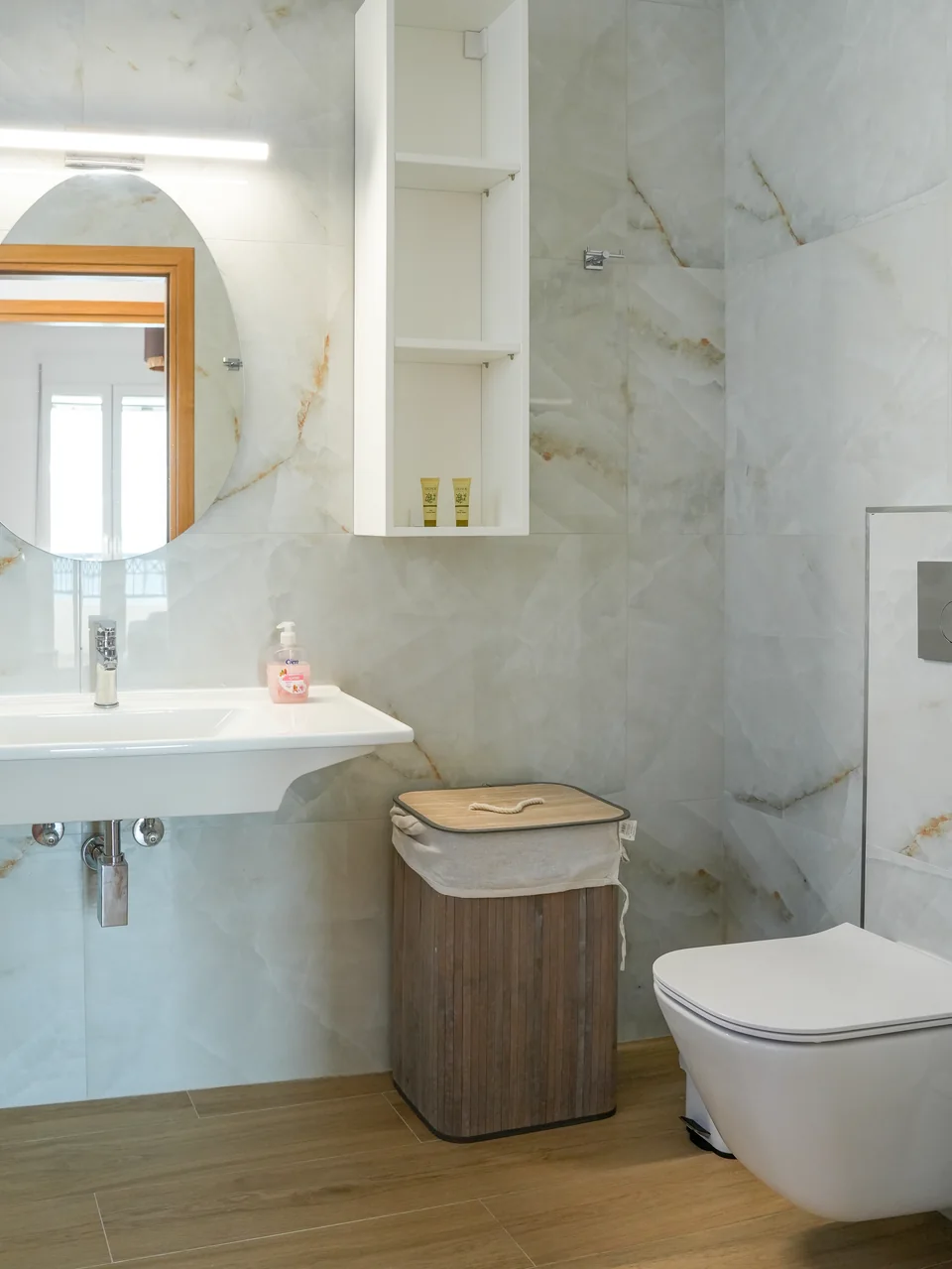 Bathroom washbasin and mirror with storage shelves
