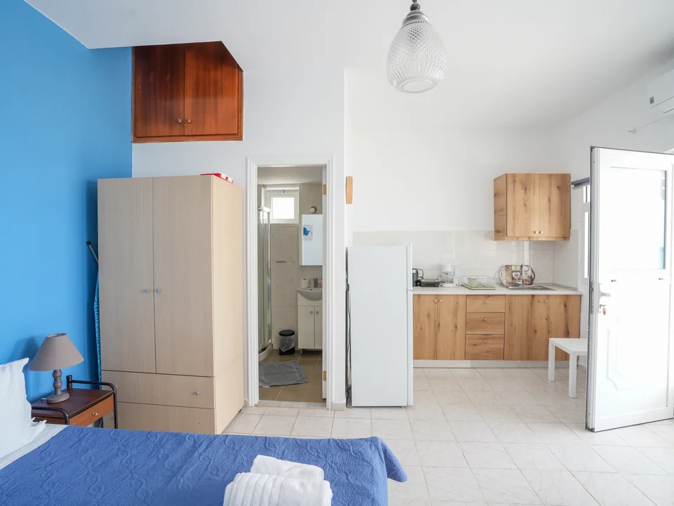 View through the studio to the kitchenette and wardrobe